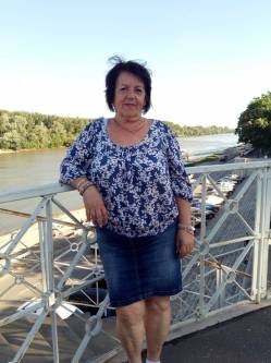 Julianna, 68 �ves t�rskeres� n�, Szentes