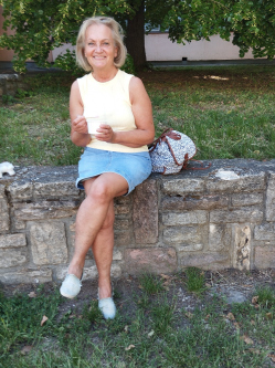 Erika, 61 �ves t�rskeres� n�, Gy�ngy�s