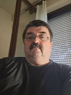 J�nos, 60 �ves t�rskeres� f�rfi, P�csv�rad