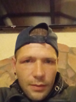 Kriszti�n, 30 �ves t�rskeres� f�rfi, Tiszaf�ldv�r