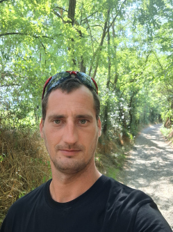 Attila, 35 �ves t�rskeres� f�rfi, P�sp�klad�ny