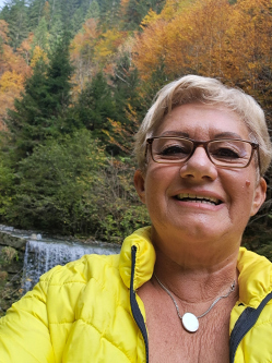 Ildiko, 63 �ves t�rskeres� n�, Tirol