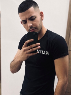 Tomi, 26 �ves t�rskeres� f�rfi, Fert�d