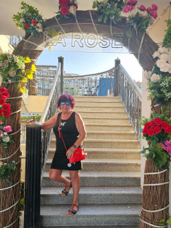 Kitti, 74 �ves t�rskeres� n�, G�d�ll�