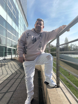 Csaba, 44 �ves t�rskeres� f�rfi, T�pi�s�g
