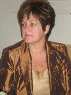 Vali, 64 �ves t�rskeres� n�, Balatonf�zf�