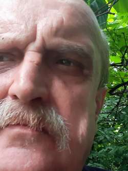 Ferenc, 68 �ves t�rskeres� f�rfi, Szigetv�r