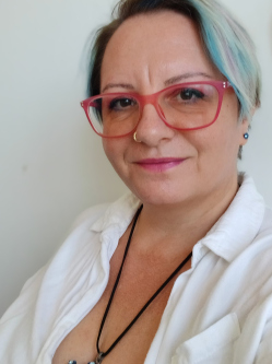 Zsanett, 44 �ves t�rskeres� n�, Cegl�d