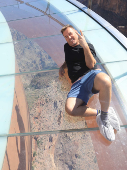 Andris, 50 �ves t�rskeres� f�rfi, F�t