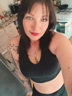 Ancsi, 33 �ves t�rskeres� n�, Dorog