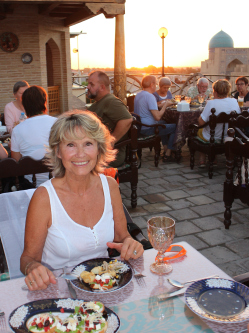 T�nde, 67 �ves t�rskeres� n�, Budapest