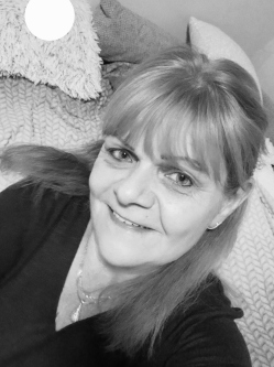 Angi, 53 �ves t�rskeres� n�, Kazincbarcika