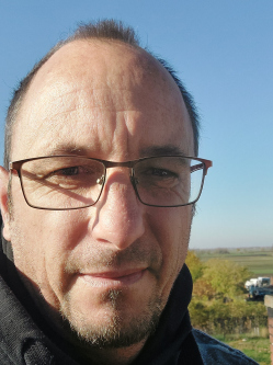 Zolt�n, 44 �ves t�rskeres� f�rfi, J�szboldogh�za