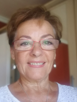 Julianna, 71 �ves t�rskeres� n�, P�cs
