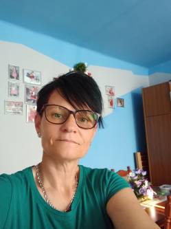 Bernadett, 55 �ves t�rskeres� n�, Celld�m�lk