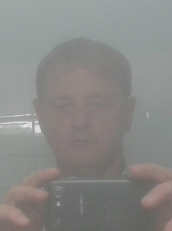 Veled, 69 �ves t�rskeres� f�rfi, Moh�cs