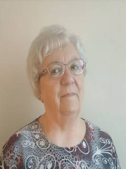 Zsuzsa, 77 �ves t�rskeres� n�, Oroszl�ny