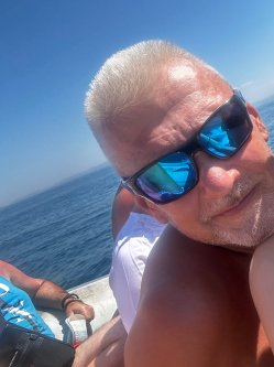 Janek, 55 �ves t�rskeres� f�rfi, T�r�kb�lint