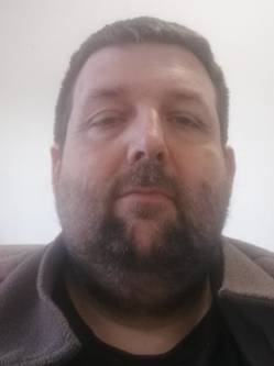 Misi, 49 �ves t�rskeres� f�rfi, Tompa