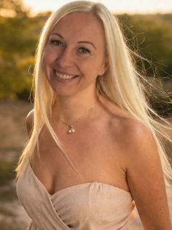Kitti, 38 �ves t�rskeres� n�, V�m�nd