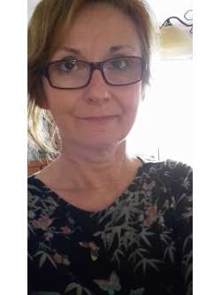 Lilu, 68 �ves t�rskeres� n�, S�rospatak
