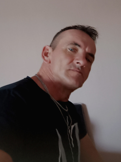 B�ci, 54 �ves t�rskeres� f�rfi, Mez�kov�csh�za