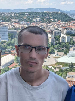 Norbert, 36 �ves t�rskeres� f�rfi, R�m