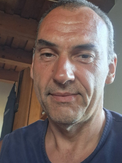 P�ter, 46 �ves t�rskeres� f�rfi, Gy�ngy�sfalu