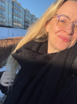 Zsuzsanna, 48 �ves t�rskeres� n�, Salg�tarj�n