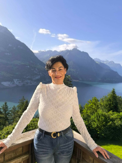 Aranka, 62 �ves t�rskeres� n�, L�tav�rtes