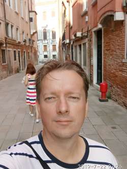 Zolt�n, 52 �ves t�rskeres� f�rfi, Monor