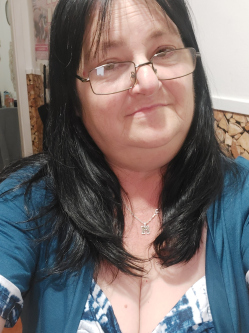Marianna, 52 �ves t�rskeres� n�, P�pa