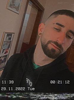 D�vid, 26 �ves t�rskeres� f�rfi, Hajd�vid