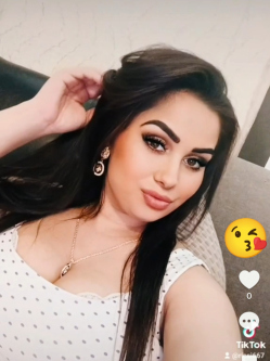 No�mi, 25 �ves t�rskeres� n�, Sz�kesfeh�rv�r