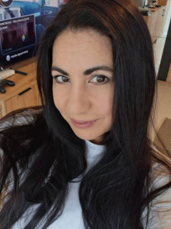 Kata, 44 �ves t�rskeres� n�, Gy�r