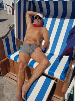 Hartmut, 69 �ves t�rskeres� f�rfi, Berlin