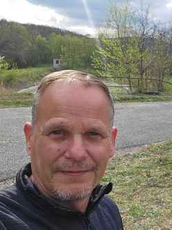Zoli, 53 �ves t�rskeres� f�rfi, Buda�rs