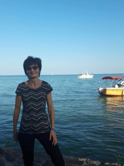 Ilona, 64 �ves t�rskeres� n�, L�v�