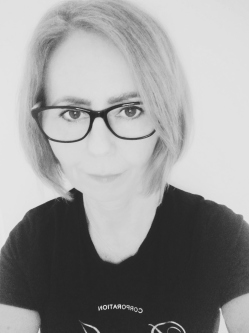 M�nika, 51 �ves t�rskeres� n�, Eger