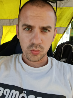 Henri, 32 �ves t�rskeres� f�rfi, Szeged
