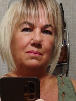 Gitka, 69 �ves t�rskeres� n�, Miskolc