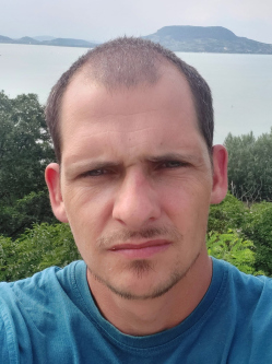 Peti, 36 �ves t�rskeres� f�rfi, Magyarat�d