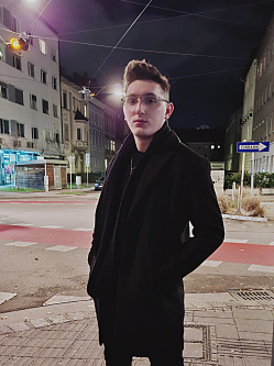 Zoltan, 35 �ves t�rskeres� f�rfi, Dabas