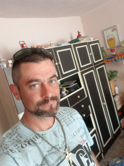 Barni, 40 �ves t�rskeres� f�rfi, Szeghalom