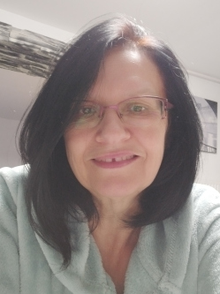 Ildi, 58 �ves t�rskeres� n�, Mez�ber�ny