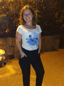 Vikt�ria, 45 �ves t�rskeres� n�, Kecskem�t