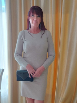 Krisztina, 57 �ves t�rskeres� n�, G�d