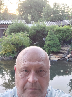 Istvan, 63 �ves t�rskeres� f�rfi, Cegl�d