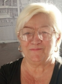 Anna, 70 �ves t�rskeres� n�, Tatab�nya