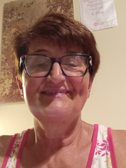 Erzsi, 64 �ves t�rskeres� n�, M�nfa